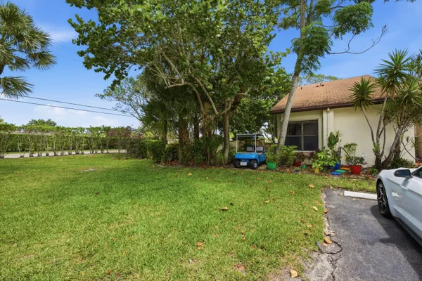 Property Slideshow image 2 of 28 | 7516 english ct a, Lake Worth, FL, 33467