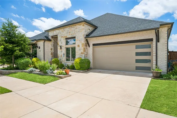 Property Slideshow image 2 of 26 | 1045 ocean breeze dr, Allen, TX, 75013