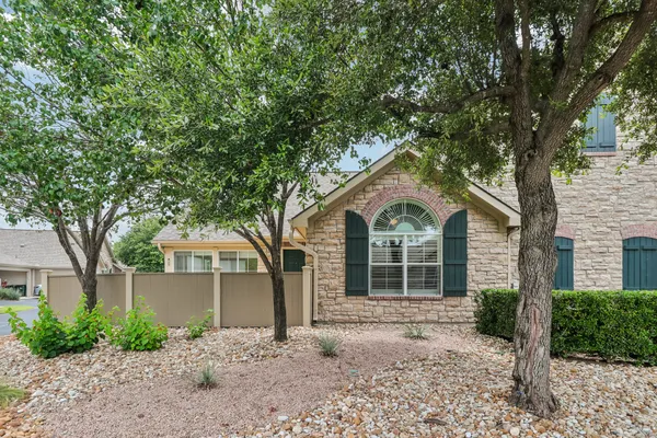 Property Slideshow image 2 of 32 | 30 wildwood dr 41, Georgetown, TX, 78633