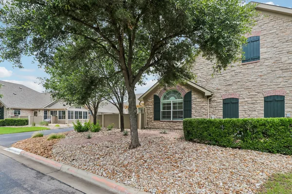 Property Slideshow image 3 of 32 | 30 wildwood dr 41, Georgetown, TX, 78633