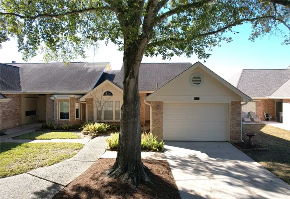 Property Slideshow image 3 of 28 | 3011 flower field ln, Pearland, TX, 77584