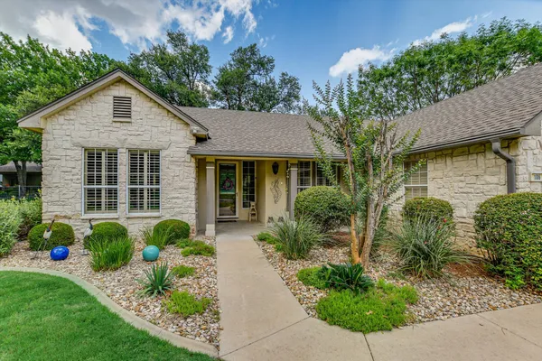 Property Slideshow image 2 of 29 | 106 nighthawk way, Georgetown, TX, 78633