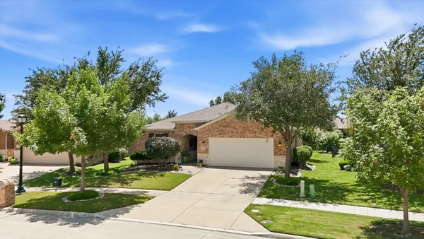 Property Slideshow image 2 of 39 | 7023 zurich ln, Frisco, TX, 75036