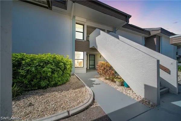 Property Slideshow image 3 of 50 | 5790 trailwinds dr 111, Fort Myers, FL, 33907