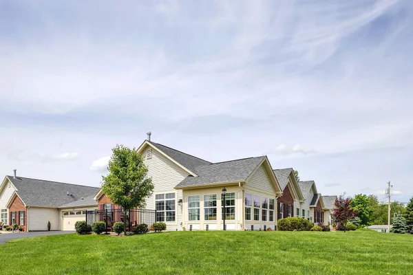 Property Slideshow image 3 of 35 | 6153 heatherfield ct, Lancaster Twp, PA, 16037