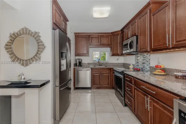 Property Slideshow image 3 of 27 | 9410 n hollybrook lake dr 11-109, Pembroke Pines, FL, 33025