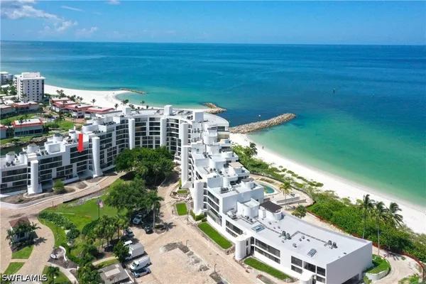 Property Slideshow image 3 of 50 | 2316 gulf shore blvd 411, Naples, FL, 34103
