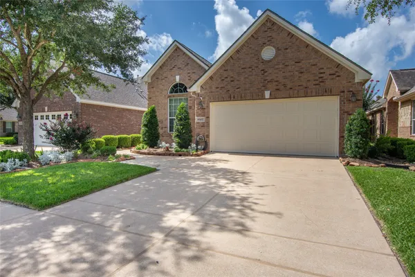 Property Slideshow image 3 of 38 | 19307 blue cove ct, Cypress, TX, 77433