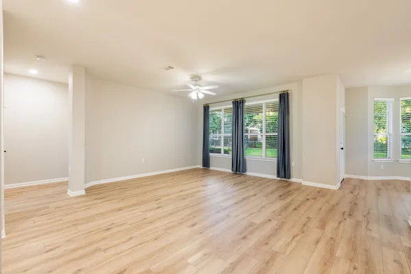 Property Slideshow image 3 of 29 | 137 trail rider way, Georgetown, TX, 78633