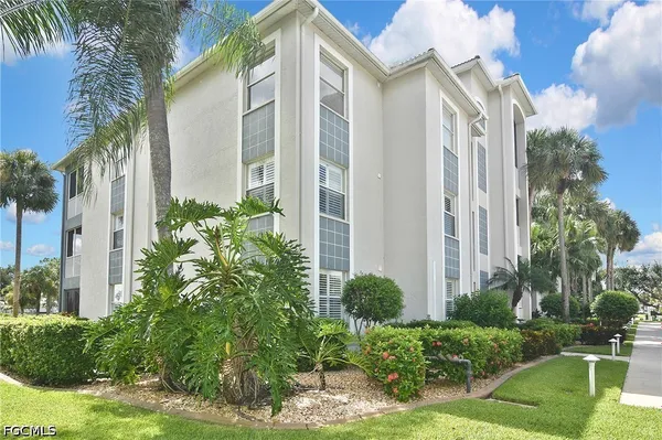 Property Slideshow image 2 of 50 | 10285 bismark palm way 1024, Fort Myers, FL, 33966