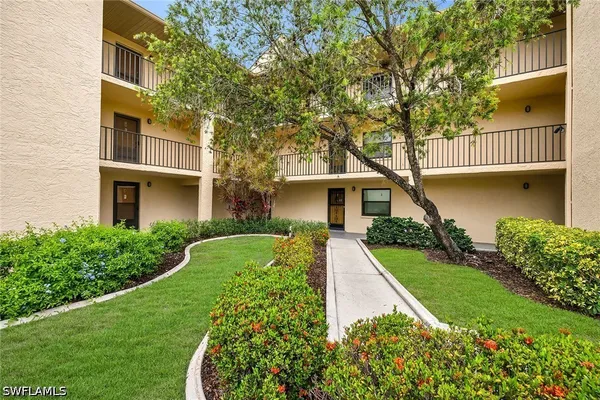 Property Slideshow image 2 of 50 | 13240 white marsh ln 5, Fort Myers, FL, 33912
