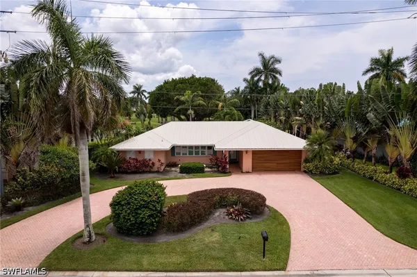 Property Slideshow image 3 of 9 | 520 harbour dr, Naples, FL, 34103