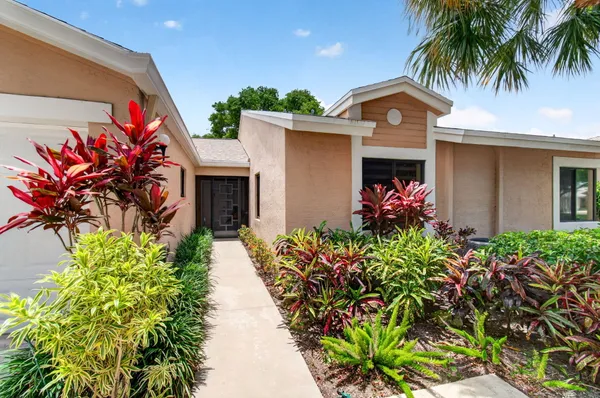 Property Slideshow image 2 of 53 | 8310 springlake dr, Boca Raton, FL, 33496