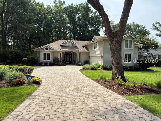 Property Slideshow image 2 of 13 | 19 parkwood dr, Hilton Head Island, SC, 29926