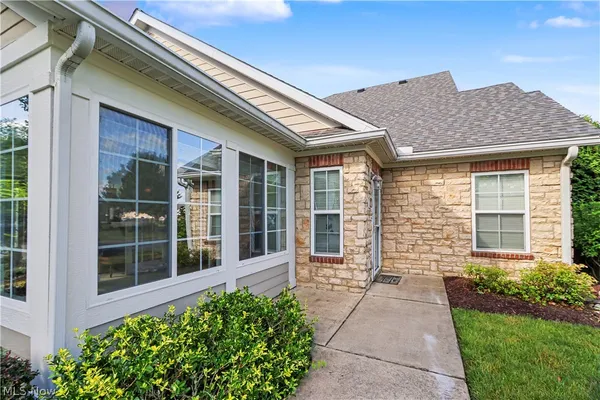 Property Slideshow image 2 of 28 | 1302 bridgewater way, Mansfield, OH, 44906