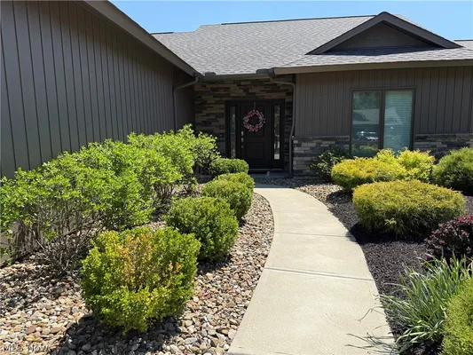Property Slideshow image 2 of 40 | 9154 pleasant ridge cir, North Ridgeville, OH, 44039