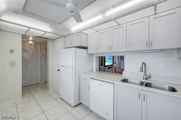 Property Slideshow image 2 of 43 | 6102 augusta dr 307, Fort Myers, FL, 33907