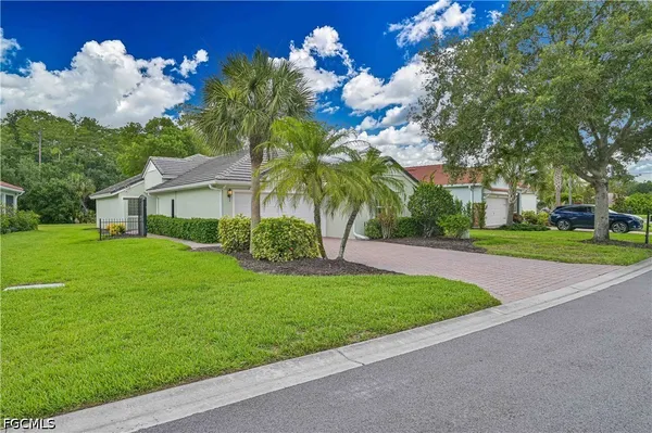 Property Slideshow image 2 of 41 | 15139 ligustrum ln, Alva, FL, 33920