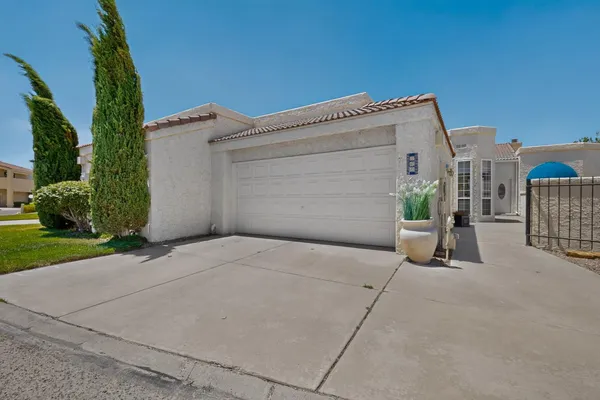 Property Slideshow image 2 of 40 | 560 eastlake dr, Rio Rancho, NM, 87124