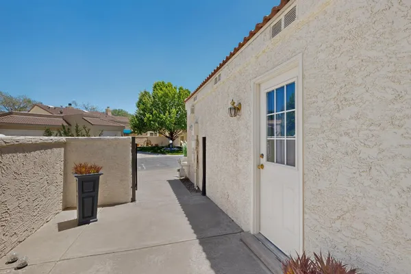 Property Slideshow image 3 of 40 | 560 eastlake dr, Rio Rancho, NM, 87124
