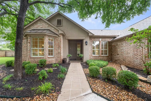Property Slideshow image 2 of 26 | 101 yaupon ln, Georgetown, TX, 78633