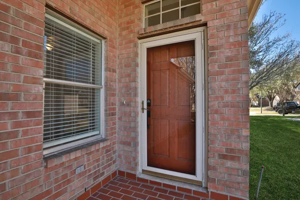 Property Slideshow image 3 of 28 | 827 apple blossom dr, Pearland, TX, 77584