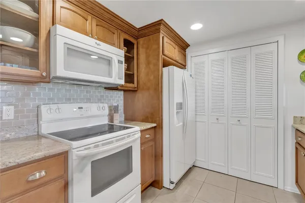 Property Slideshow image 2 of 36 | 38 plantation dr 101, Vero Beach, FL, 32966