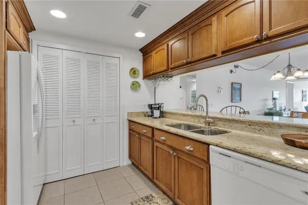 Property Slideshow image 3 of 36 | 38 plantation dr 101, Vero Beach, FL, 32966