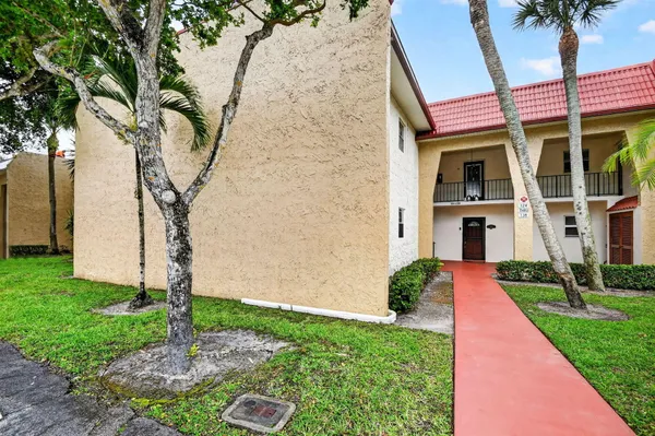 Property Slideshow image 2 of 54 | 124 lake evelyn dr, West Palm Beach, FL, 33411