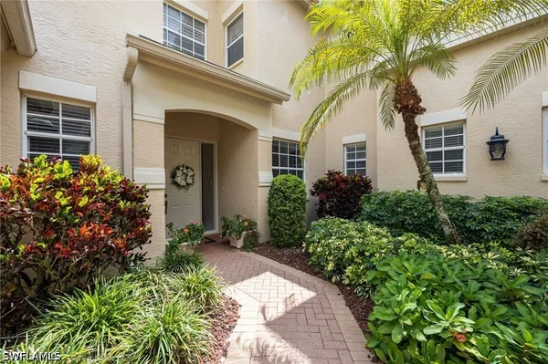 Property Slideshow image 2 of 37 | 650 vintage reserve cir 5-a, Naples, FL, 34119