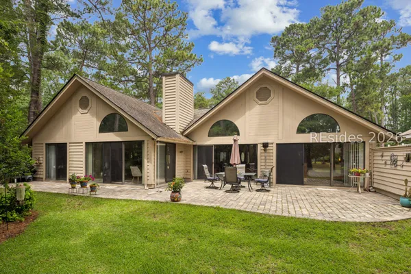 Property Slideshow image 2 of 63 | 20 honey locust cir, Hilton Head Island, SC, 29926