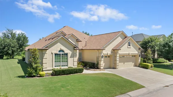 Property Slideshow image 2 of 40 | 9909 crestridge dr, Denton, TX, 76207