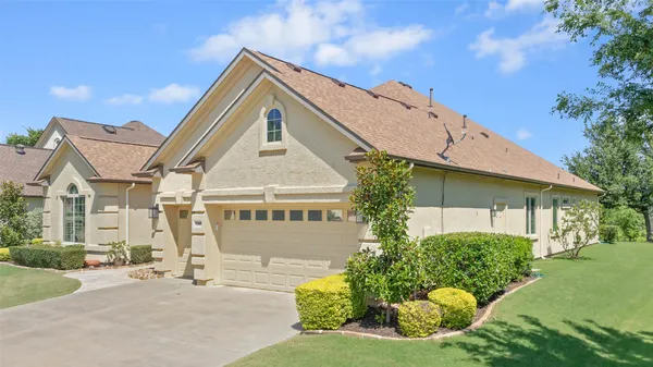 Property Slideshow image 3 of 40 | 9909 crestridge dr, Denton, TX, 76207