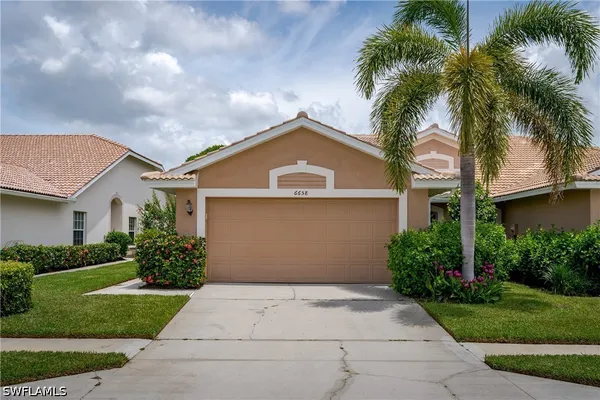 Property Slideshow image 2 of 38 | 6658 castlelawn pl 9, Naples, FL, 34113