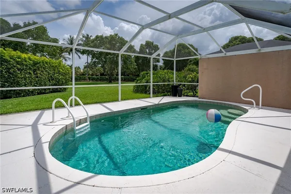 Property Slideshow image 3 of 38 | 6658 castlelawn pl 9, Naples, FL, 34113