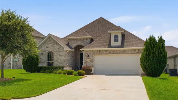 Property Slideshow image 2 of 25 | 5758 lakeside villas ct, Conroe, TX, 77304