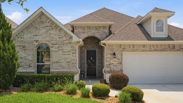 Property Slideshow image 3 of 25 | 5758 lakeside villas ct, Conroe, TX, 77304