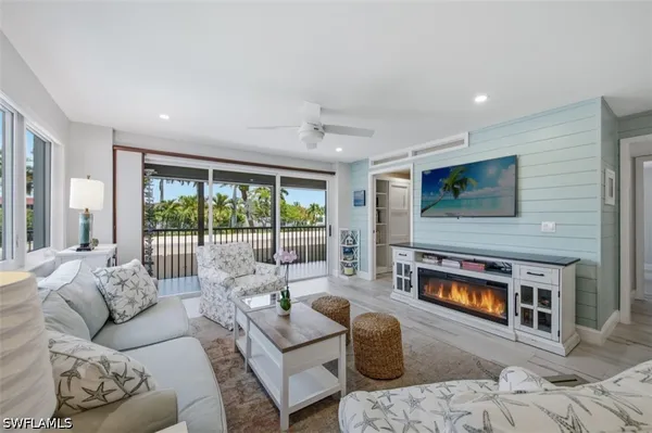 Property Slideshow image 3 of 25 | 2170 gulf shore blvd 24w, Naples, FL, 34102