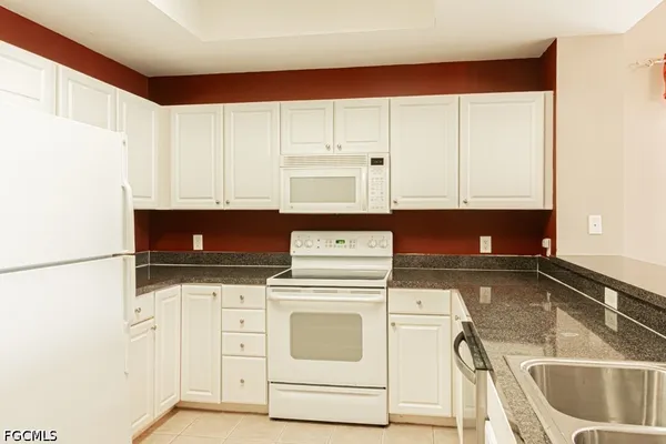 Property Slideshow image 2 of 50 | 10710 ravenna way 201, Fort Myers, FL, 33913