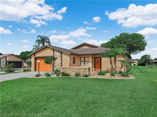 Property Slideshow image 2 of 34 | 2909 sugar pine cir, Sebring, FL, 33872