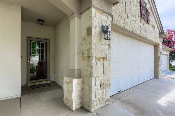 Property Slideshow image 3 of 22 | 310 crockett loop, Georgetown, TX, 78633