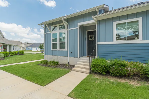 Property Slideshow image 2 of 40 | 120 stewart dr 101, San Marcos, TX, 78666