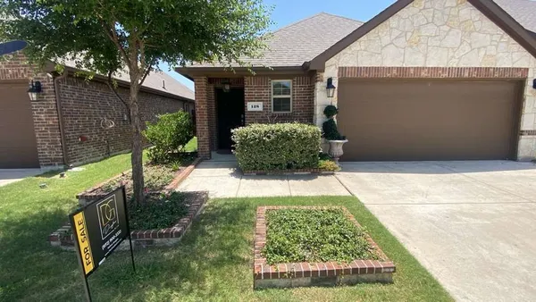 Property Slideshow image 2 of 17 | 128 morgan dr, Red Oak, TX, 75154