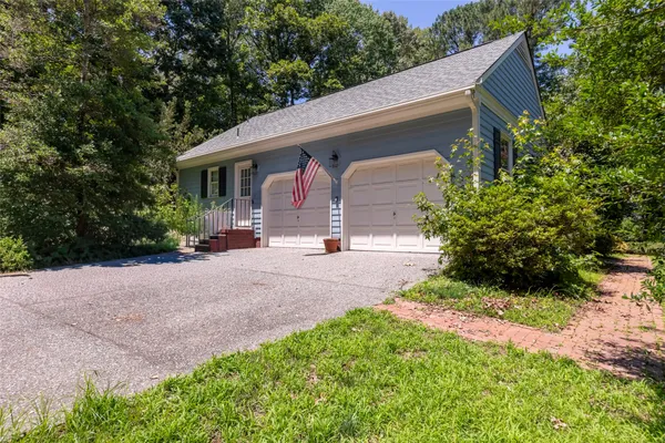 Property Slideshow image 3 of 38 | 100 royal n devon, Williamsburg, VA, 23188