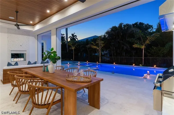 Property Slideshow image 2 of 17 | 1985 crayton rd, Naples, FL, 34102