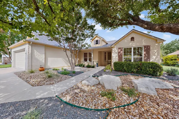 Property Slideshow image 2 of 32 | 207 red poppy trl, Georgetown, TX, 78633