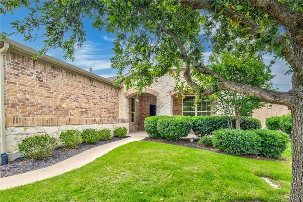 Property Slideshow image 2 of 39 | 6838 deacon dr, Frisco, TX, 75036