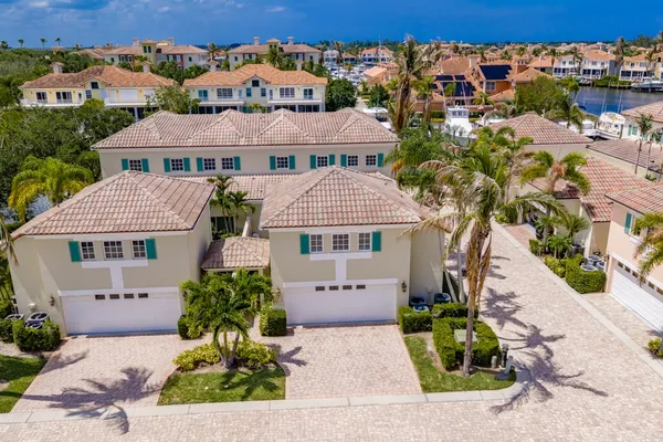 Property Slideshow image 3 of 36 | 1050 harbor island ln, Vero Beach, FL, 32967