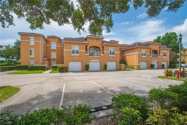 Property Slideshow image 2 of 36 | 5035 fairways cir c104, Vero Beach, FL, 32967