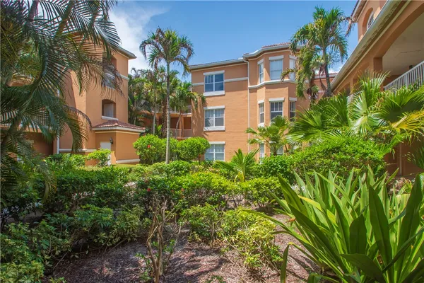 Property Slideshow image 3 of 36 | 5035 fairways cir c104, Vero Beach, FL, 32967
